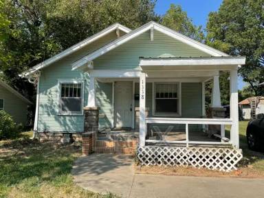 Main picture of 802 W 3rd St