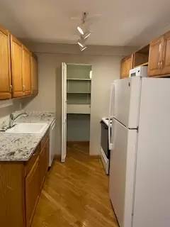 Main picture of 1350 Golden Cir