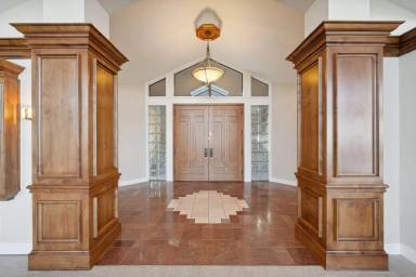 Main picture of 21 Deer Oaks Ct