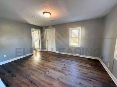 Main picture of 2408 SE Michigan Ave