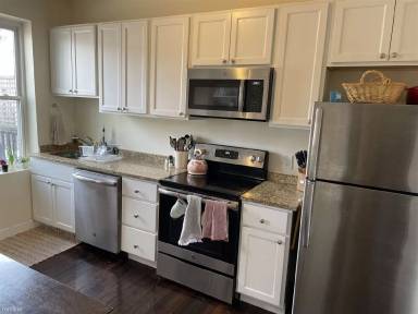 Main picture of 84 University Rd