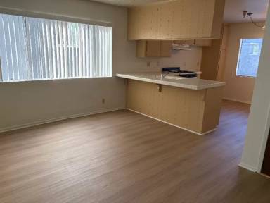 Main picture of 4040 W 130th St