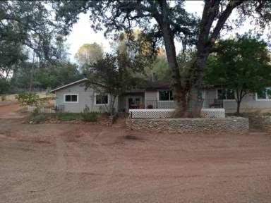 Main picture of 375 Merry Ln