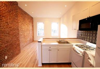 Main picture of 322 E 81st St