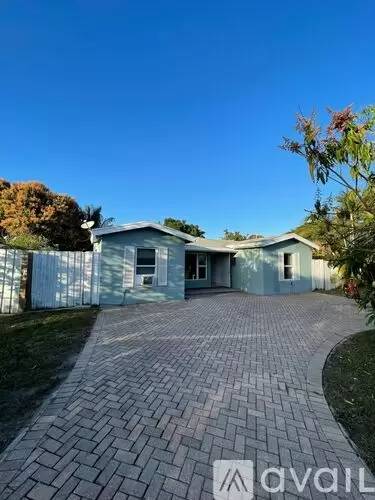 Main picture of 6621 Perry St