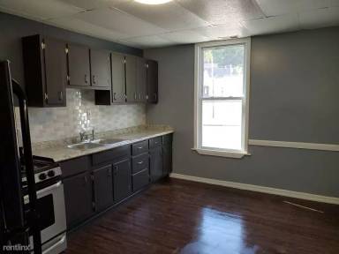 Main picture of 400 Agatha St