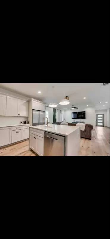 Main picture of 2719 Foreman St