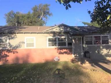 Main picture of 2711 Oak Dr