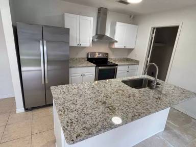 Main picture of 706 Pineville Ln