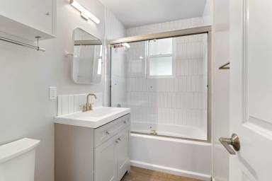 Main picture of 3278 Main St