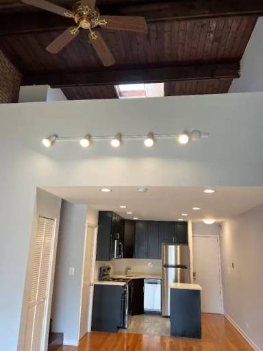 Main picture of 2233 N Lincoln Ave