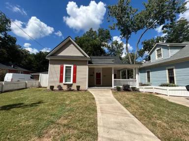Main picture of 3185 E Point St
