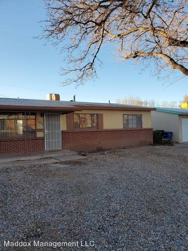 Main picture of 10120 Los Arboles Ave NE