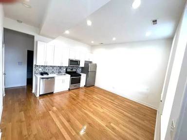 Main picture of 1644 W Cermak Rd