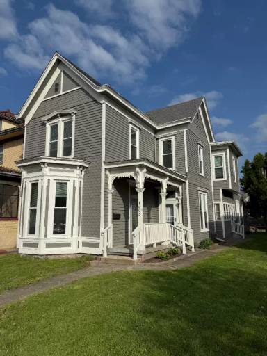 Main picture of 1603 E Oak St