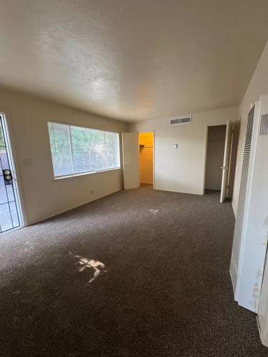 Main picture of 2811 E Hammond Ave
