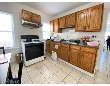 Main picture of 16 Vane St