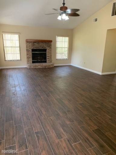 Main picture of 1077 Cross Cut Way