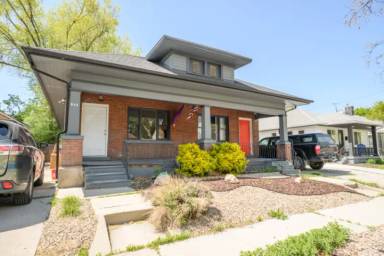 Main picture of 844 S Blair St