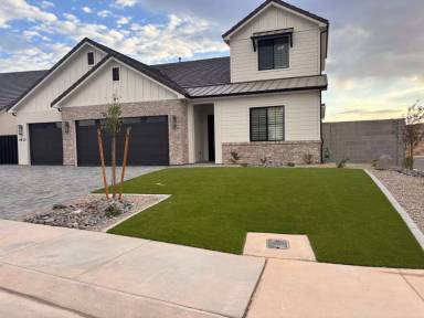 Main picture of 2933 E Yavin Way