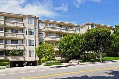 Main picture of 575 S Barrington Ave