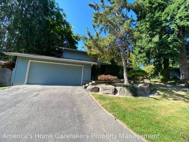Main picture of 15609 NE 53rd St