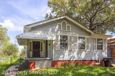 Main picture of 2669 Robert E Lee Blvd
