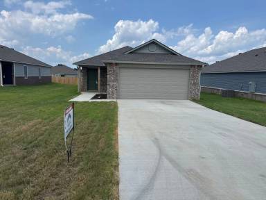 Main picture of 60 Kyndall Lauren Ln