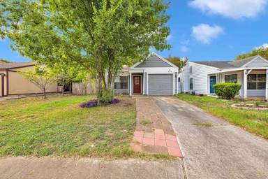 Main picture of 9910 Village Briar