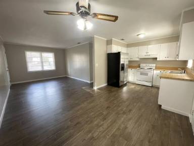 Main picture of 202 W 8th St