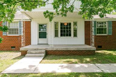 Main picture of 4824 Lynn Dr