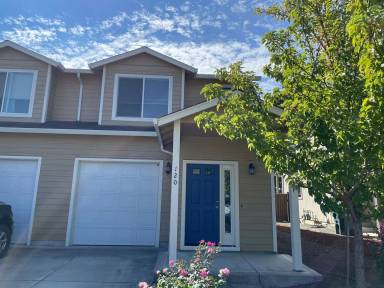 Main picture of 120-22 Craven St S