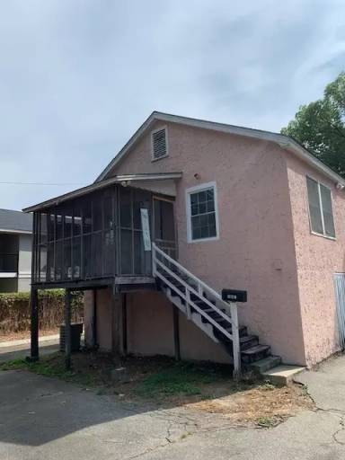 Main picture of 104 1/2 E Mary St