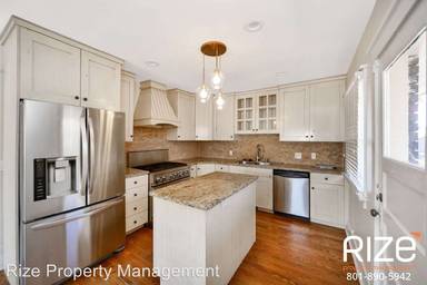 Main picture of 1438 E Roosevelt Ave