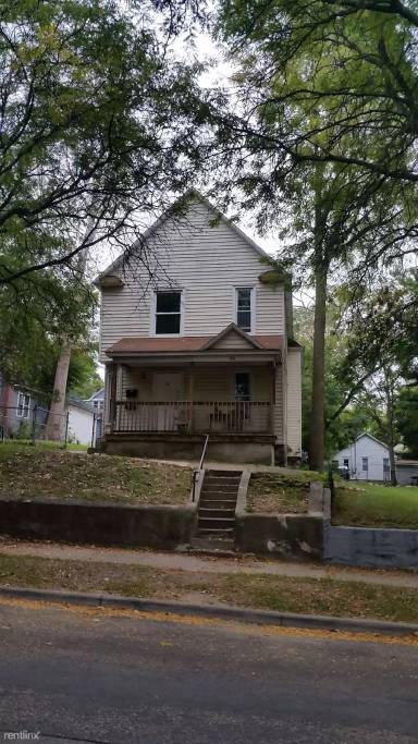 Main picture of 38 Quimby St NE