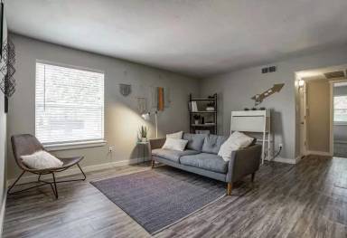 Main picture of 2073 W Lindsey St