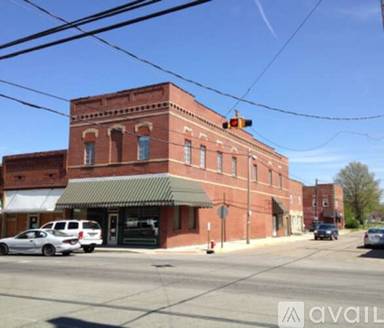 Main picture of 102 E Illinois Ave