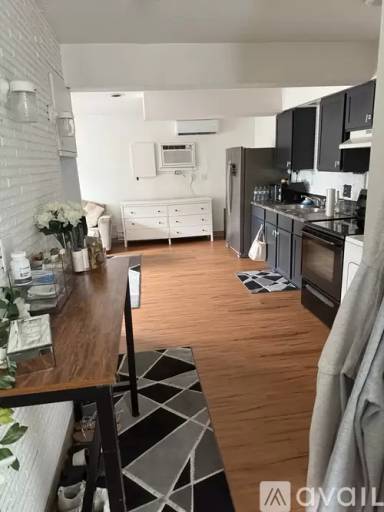 Main picture of 641 Snelling Ave N