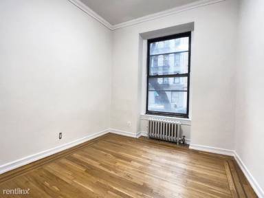 Main picture of 213 E 84th St