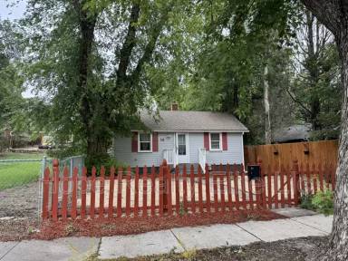 Main picture of 14 E Mill St