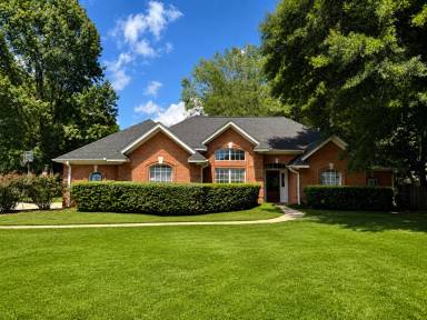 Main picture of 206 Hunnington Dr
