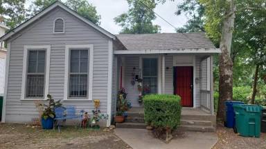 Main picture of 818 E Carson St