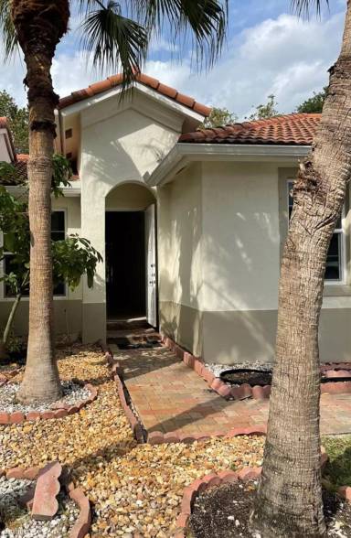 Main picture of 18753 SW 27th St