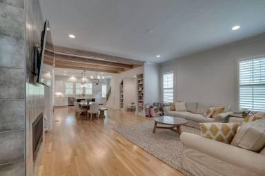 Main picture of 555B Stevenson St
