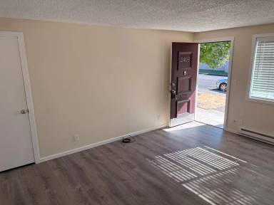 Main picture of 2402-52 E 8th St