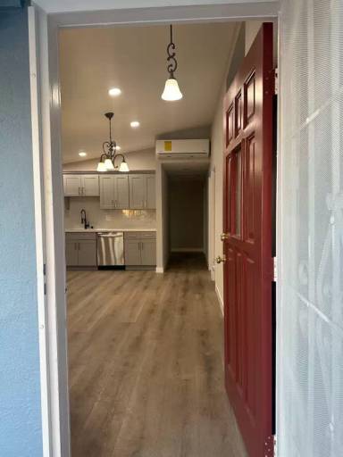 Main picture of 2631 Ophelia Ave