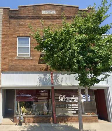 Main picture of 226 W Broadway St