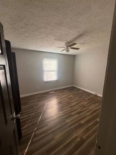 Main picture of 5914 Amberly Ln