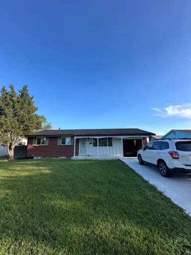 Main picture of 1460 Marigold Dr