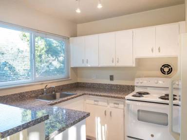 Main picture of 1115 Sir Francis Drake Blvd